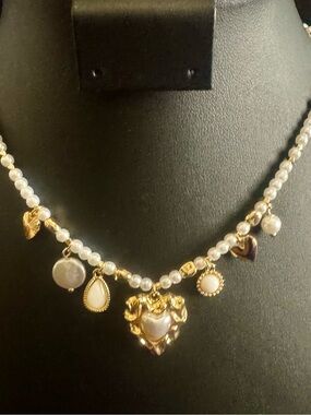 Elegant Gold and White Heart Charm Pearl Necklace